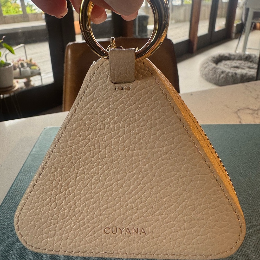 NEW Cuyana triangle Leather Pouch/Coin purse/key chain